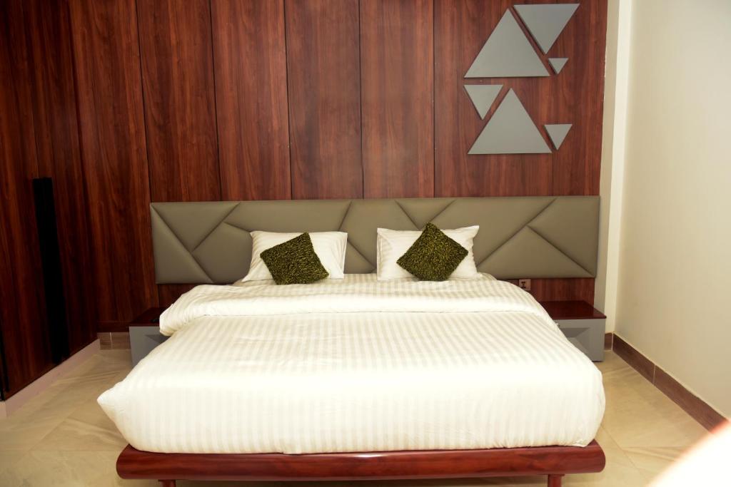 grand hotel quetta — Room